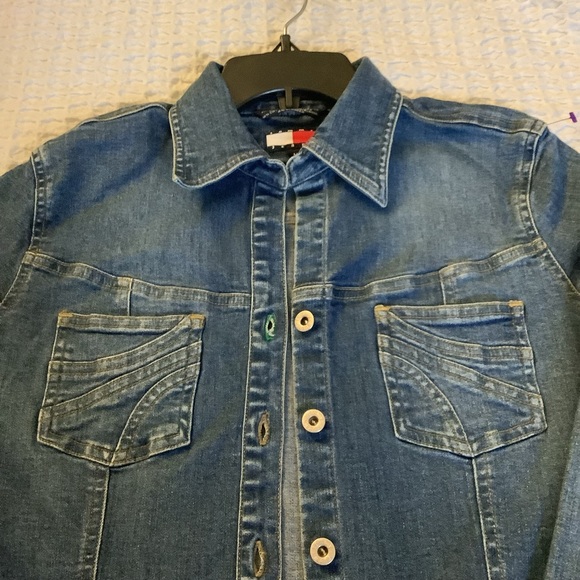 Tommy Hilfiger blue washed denim shirt/ jacket Size Medium - Picture 3 of 14